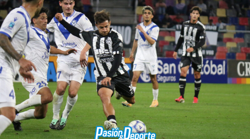 Central Córdoba sufrió una goleada ante Vélez y profundizó su crisis futbolística
