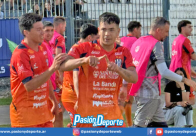 Sarmiento goleó a Atenas y dio un paso firme hacia la cuarta fase